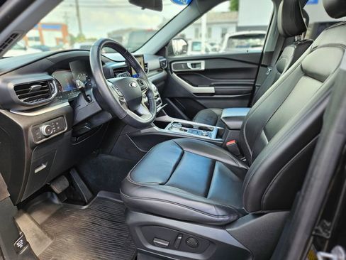 Used 2022 Ford Explorer XLT w/ Equipment Group 202A image 20