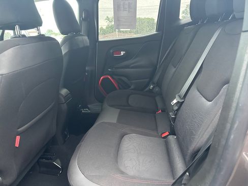 Used 2016 Jeep Renegade Trailhawk AWD/4WD image 17