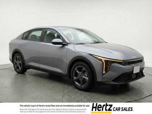 Used 2025 Kia K4 LXS image 1