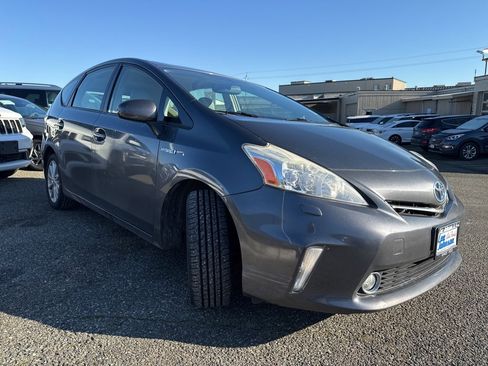 Used 2013 Toyota Prius V Five image 3