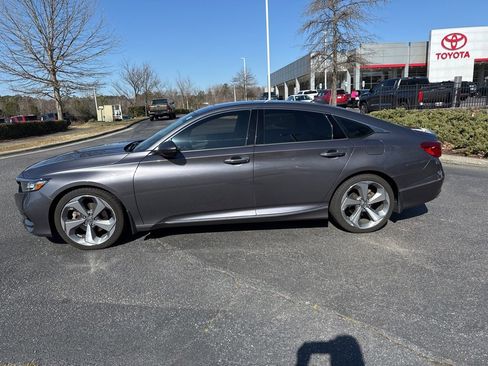 Used 2018 Honda Accord Touring image 3