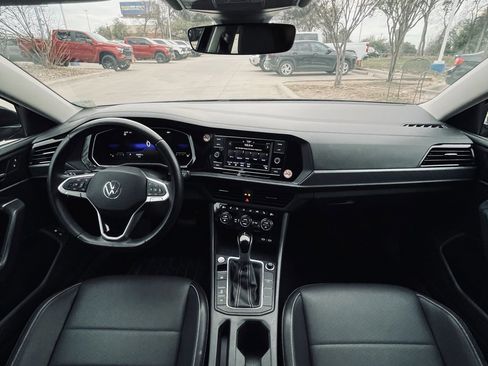 Used 2024 Volkswagen Jetta SE image 11