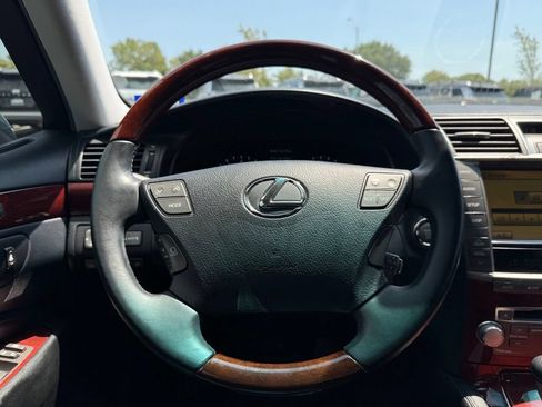 Used 2010 Lexus LS 460 w/ Comfort Pkg RWD image 13