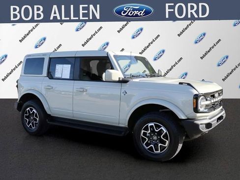 Used 2025 Ford Bronco Outer Banks AWD/4WD image 2