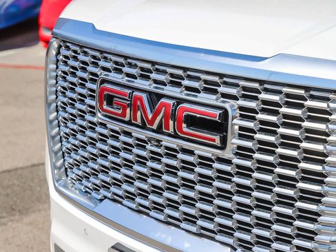 Used 2022 GMC Yukon XL Denali AWD/4WD image 10