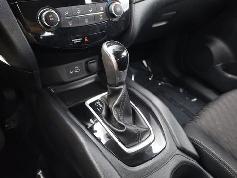 Used 2018 Nissan Rogue S FWD image 19