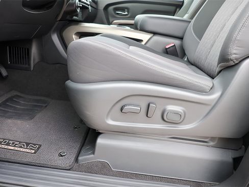 Used 2024 Nissan Titan SV w/ SV Bronze Edition Package image 18