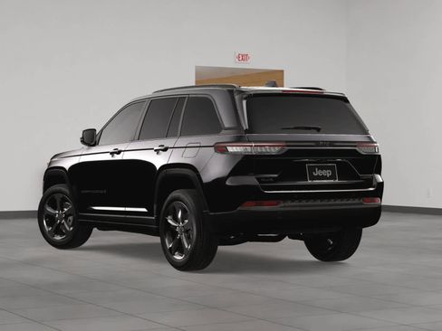 New 2025 Jeep Grand Cherokee Limited w/ Black Appearance Package image 4