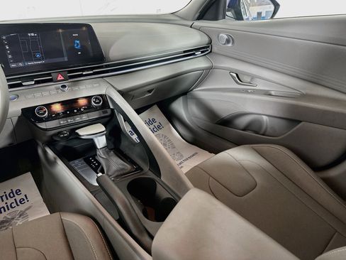 Certified 2024 Hyundai Elantra SEL FWD image 22