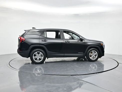 Used 2022 GMC Terrain SLE image 2