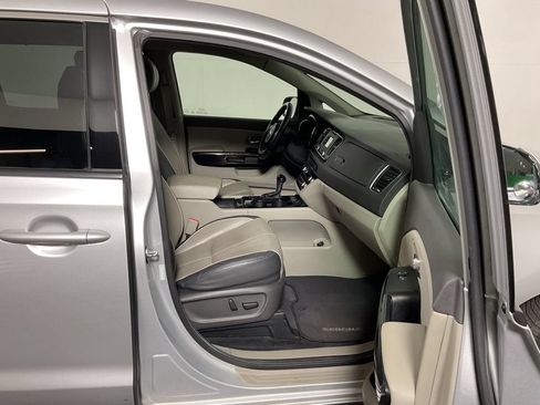 Used 2016 Kia Sedona EX FWD image 36