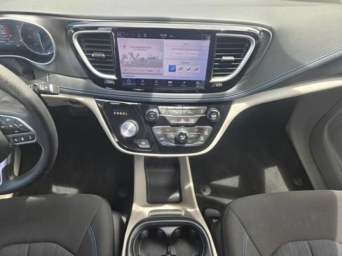Used 2021 Chrysler Pacifica Touring FWD image 8