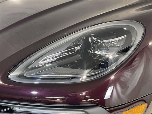 New 2026 Porsche Macan image 11