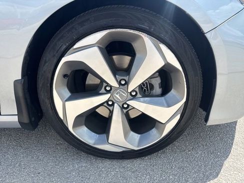 Used 2019 Honda Accord Touring image 3