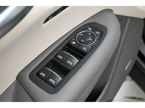 Certified 2025 Cadillac XT5 Premium Luxury image 17