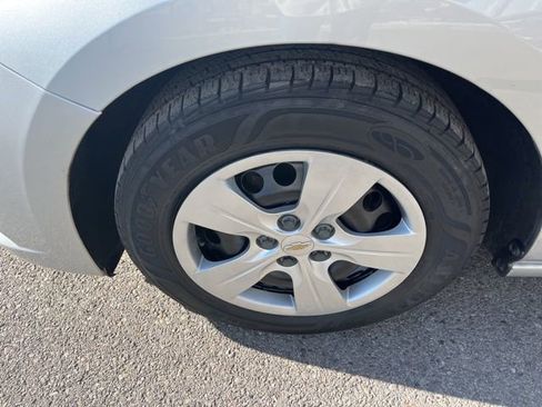 Used 2018 Chevrolet Cruze LS image 20