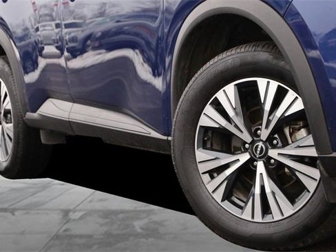 Certified 2023 Nissan Rogue SV image 3