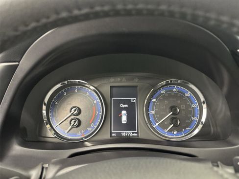 Used 2017 Toyota Corolla XSE image 28
