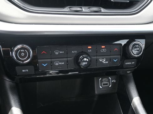 Used 2025 Jeep Compass Limited AWD/4WD image 16