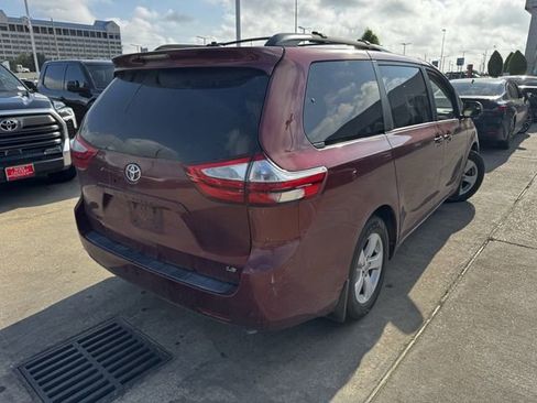 Used 2017 Toyota Sienna LE FWD image 5