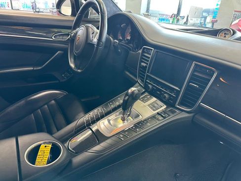 Used 2016 Porsche Panamera GTS image 39