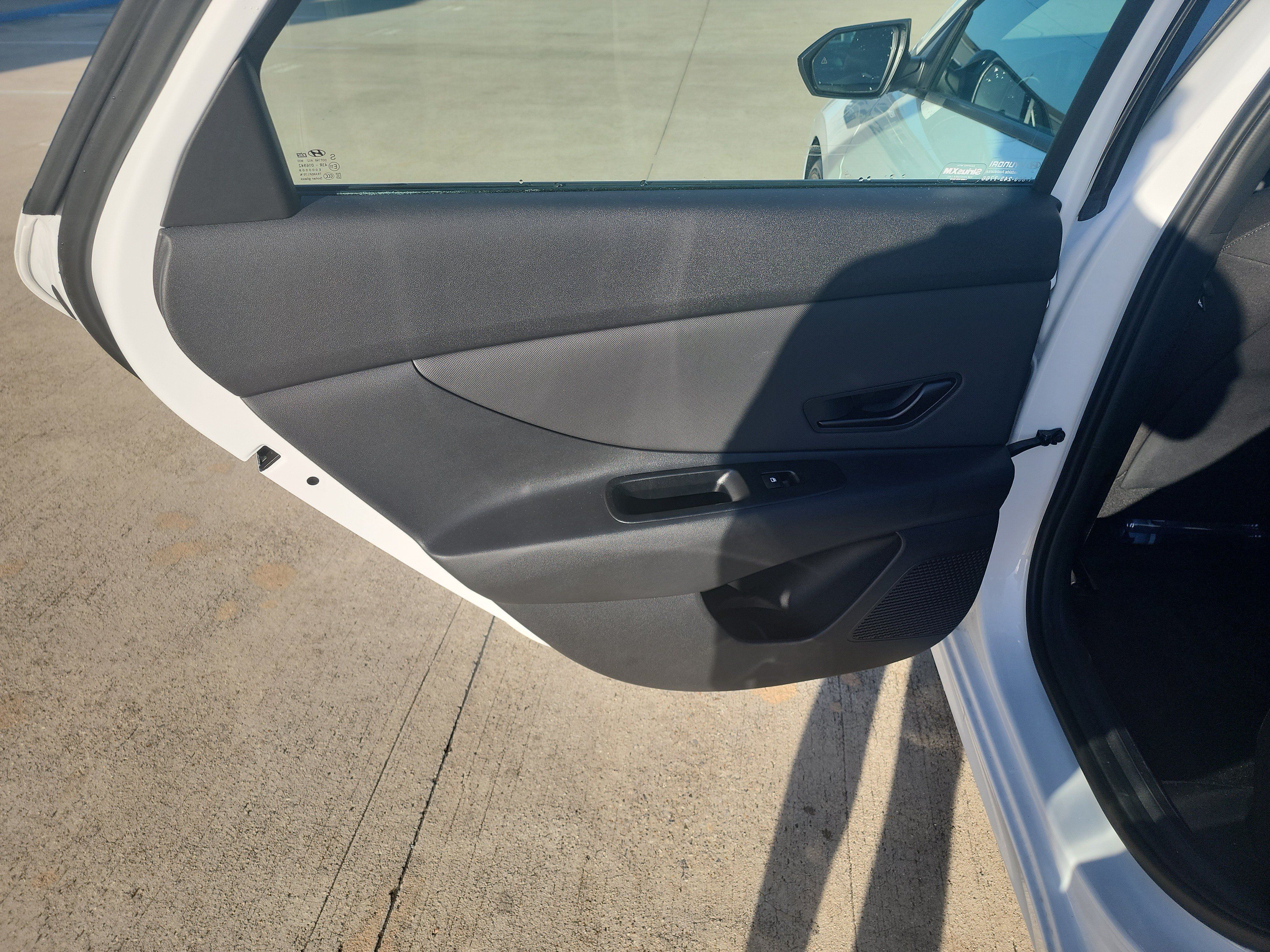 Used 2025 Hyundai Elantra SEL FWD image 15