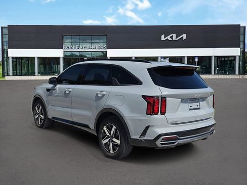 Used 2023 Kia Sorento EX w/ Panoramic Sunroof Package FWD image 3
