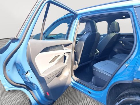 New 2025 Volkswagen Tiguan SE R-Line image 13