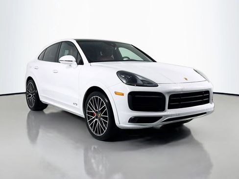 Used 2022 Porsche Cayenne GTS image 3