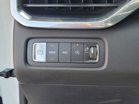 Used 2024 GMC Acadia Elevation image 24