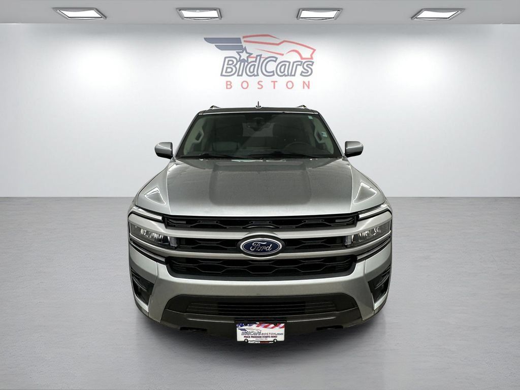 Used 2022 Ford Expedition XLT AWD/4WD image 2