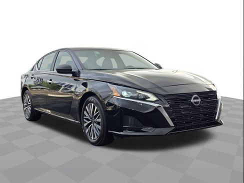 Used 2025 Nissan Altima 2.5 SV image 3