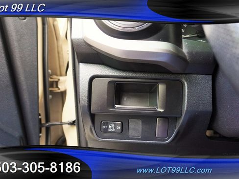 Used 2017 Toyota Tacoma SR5 w/ Tow Package AWD/4WD image 29