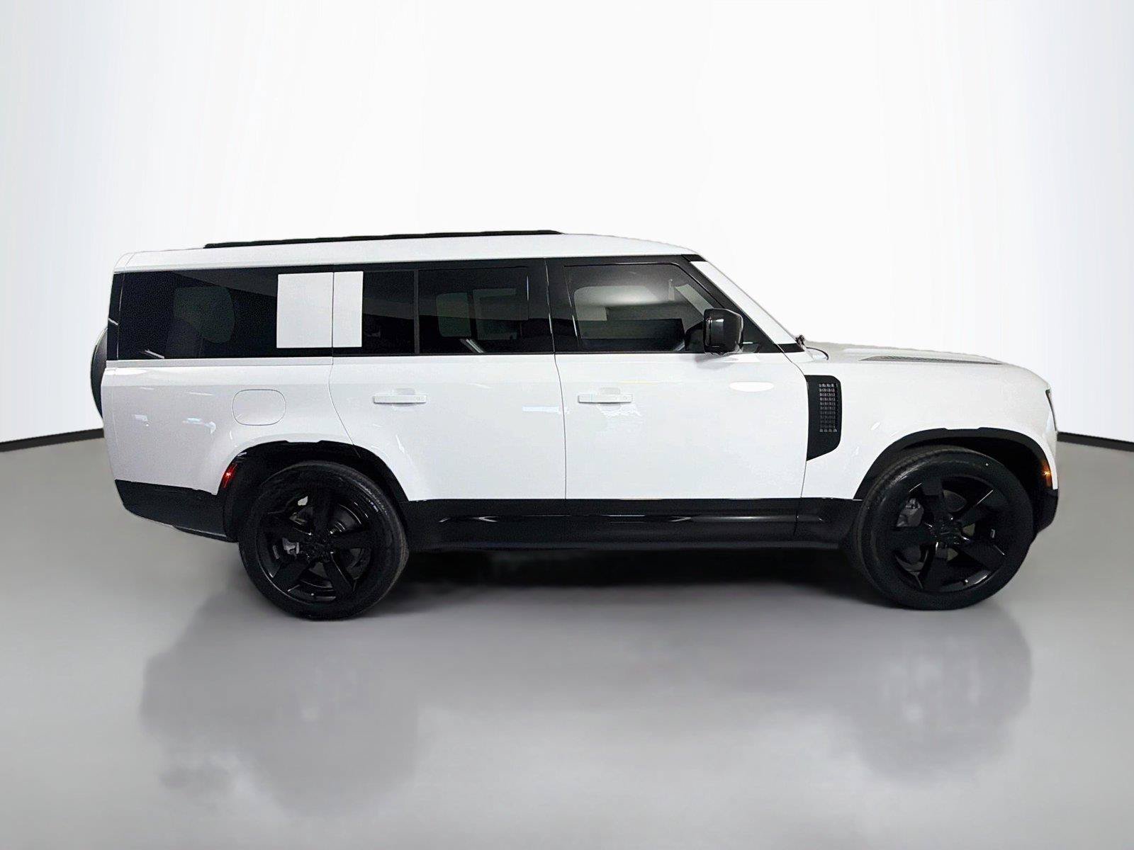 New 2026 Land Rover Defender 130 X-Dynamic SE AWD/4WD image 4