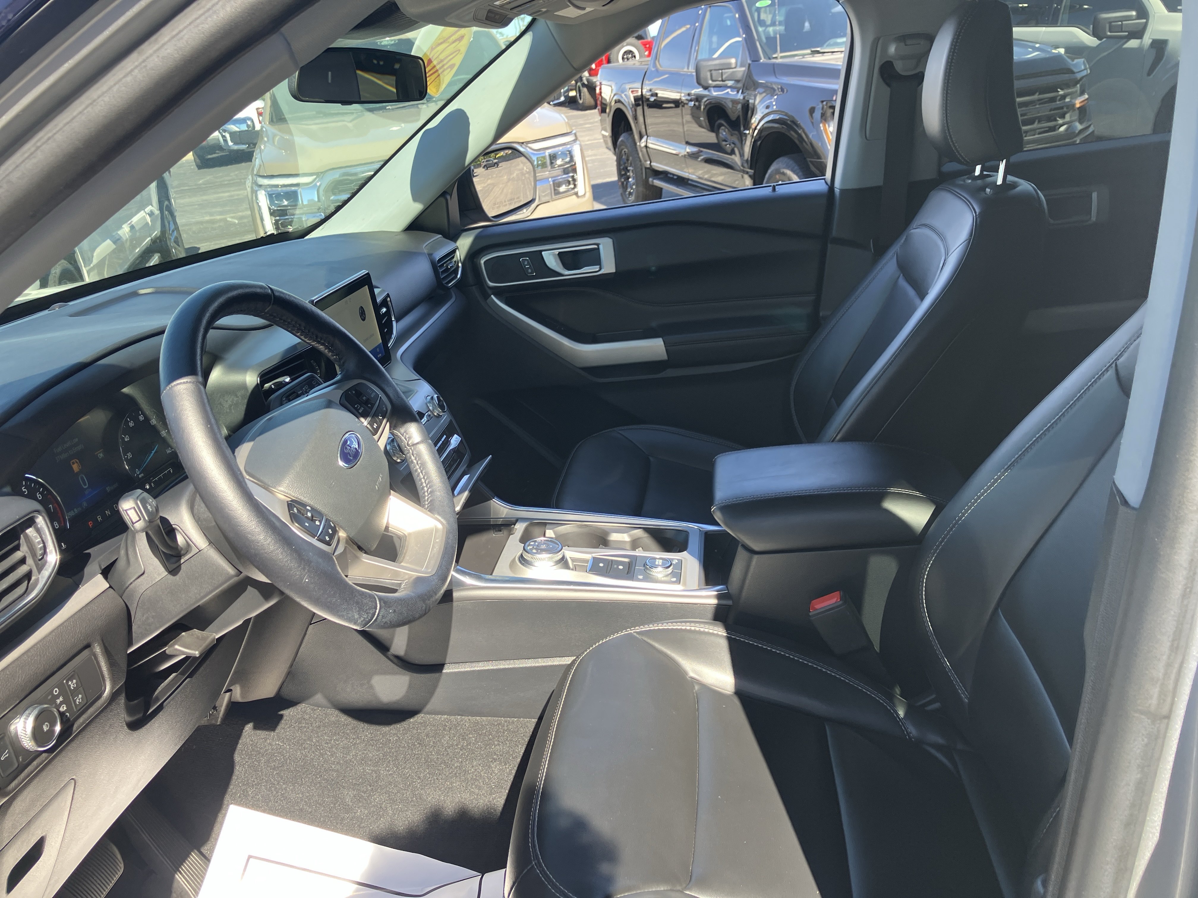 Used 2021 Ford Explorer XLT w/ Equipment Group 202A AWD/4WD image 7