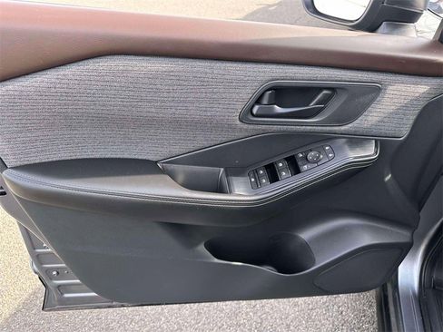 Certified 2021 Nissan Rogue S image 16