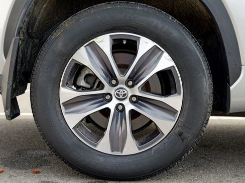 Used 2023 Toyota Highlander XLE image 13