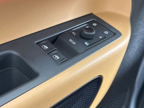 New 2025 Volkswagen ID. Buzz Pro S RWD image 18