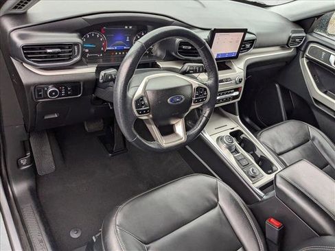 Used 2023 Ford Explorer XLT w/ Equipment Group 202A image 10