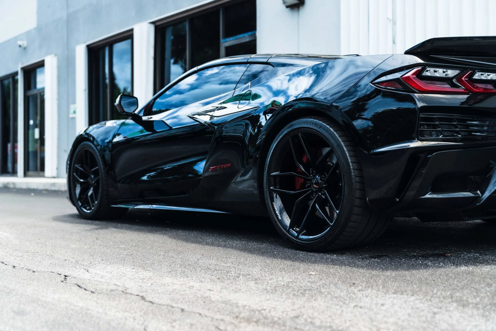 Used 2025 Chevrolet Corvette Z06 RWD image 6