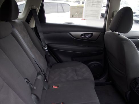 Used 2016 Nissan Rogue SV image 30