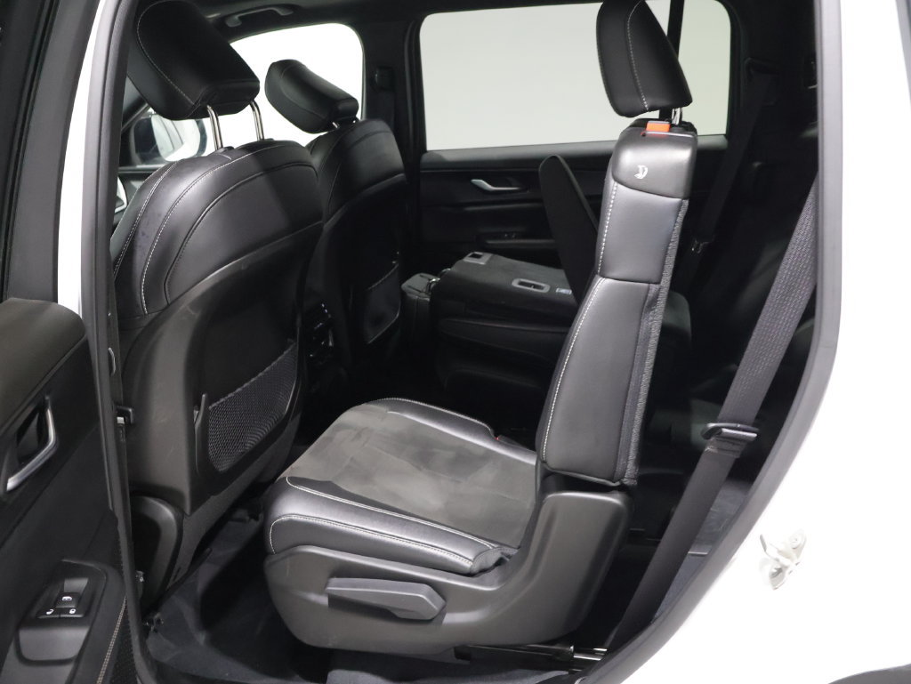 Used 2023 Jeep Grand Cherokee L Laredo AWD/4WD image 18