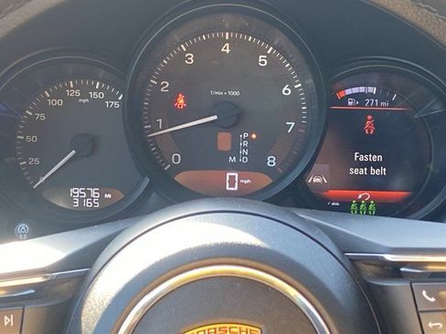 Used 2025 Porsche Macan AWD/4WD image 21