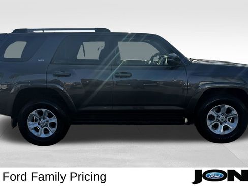 Used 2022 Toyota 4Runner SR5 Premium image 3