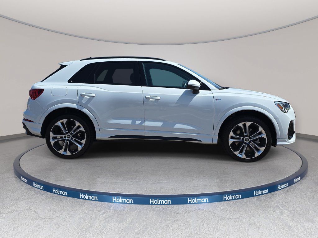 Used 2022 Audi Q3 2.0T Premium Plus w/ Premium Plus Package AWD/4WD image 5