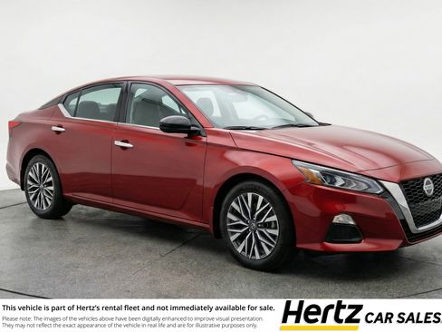Used 2025 Nissan Altima 2.5 SV FWD image 1