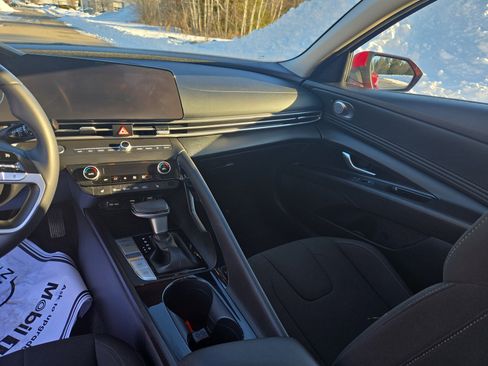 Used 2023 Hyundai Elantra SEL w/ Convenience Package image 19