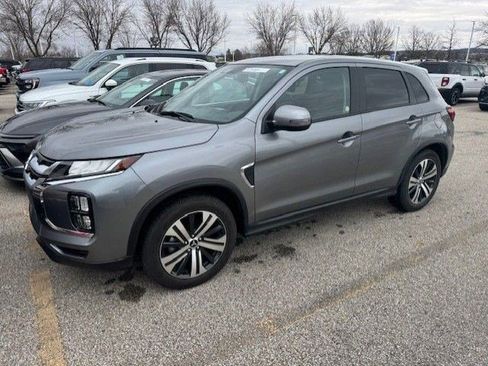 Used 2025 Mitsubishi Outlander Sport SE image 2