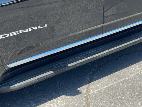 Certified 2025 GMC Yukon XL Denali AWD/4WD image 11