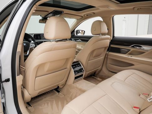 Used 2018 BMW 740i RWD image 27